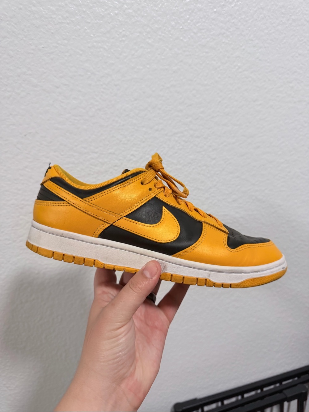 Nike dunk low goldenrod